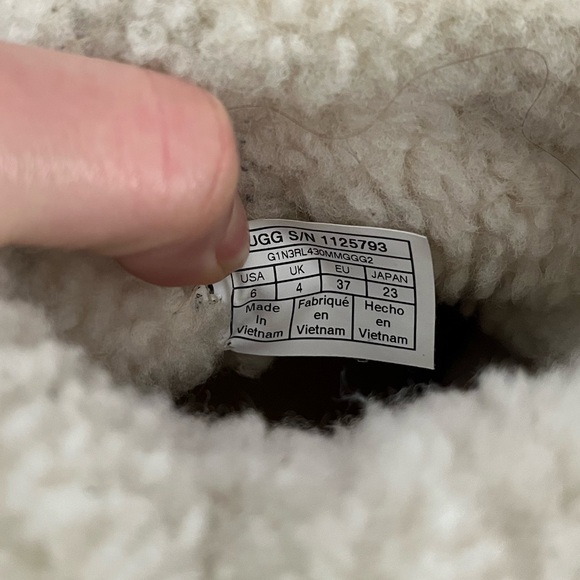 Fold over brown Ugg boots - Picture 7 of 9